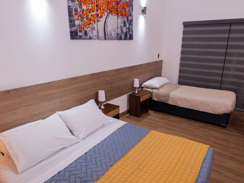 Habitación 1 cama 2 pzas. + 1 cama nido 1 1/2 pza.